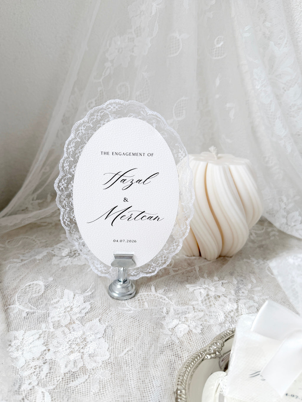Oval Lace Tablecard